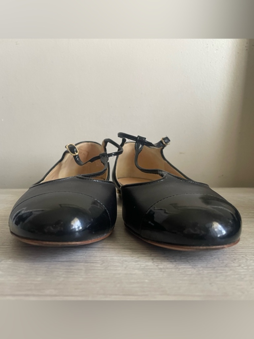 Pre-Owned Authentic 2012 CHANEL Black Leather T-Strap Ballet Flat w/ Gold Accent - Picture 5 of 12